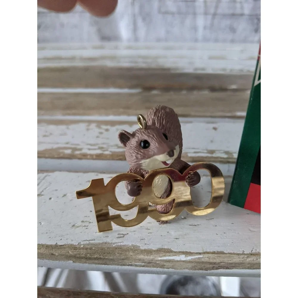 Hallmark fabulous‎ decade 1990 first squirrel ornam